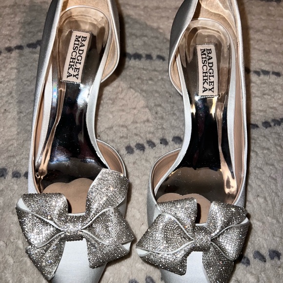 Stunning sold out wedding pumps. Ivory - size 7 2.5 inch heel worn once - Picture 2 of 9